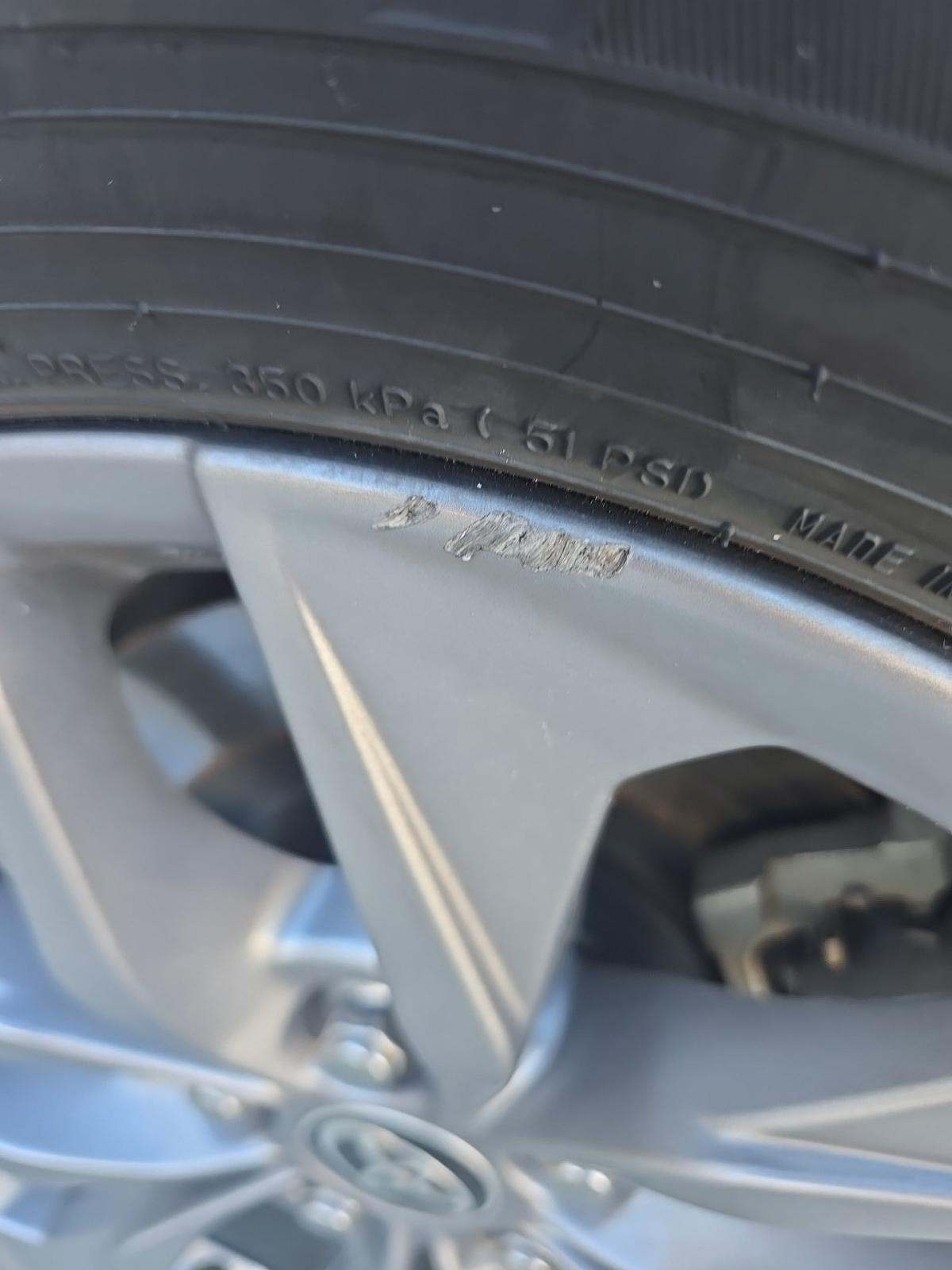 2025 Toyota Sienna LE FWD