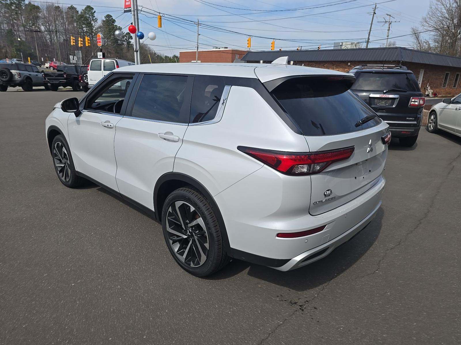 2024 Mitsubishi Outlander SE FWD