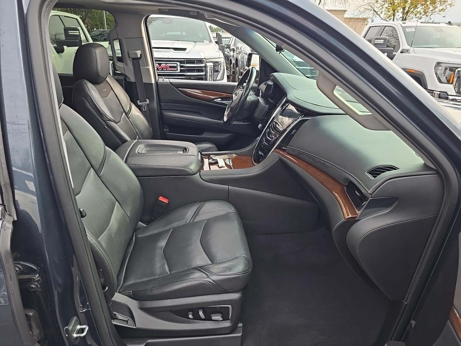 2020 Cadillac Escalade ESV Luxury RWD