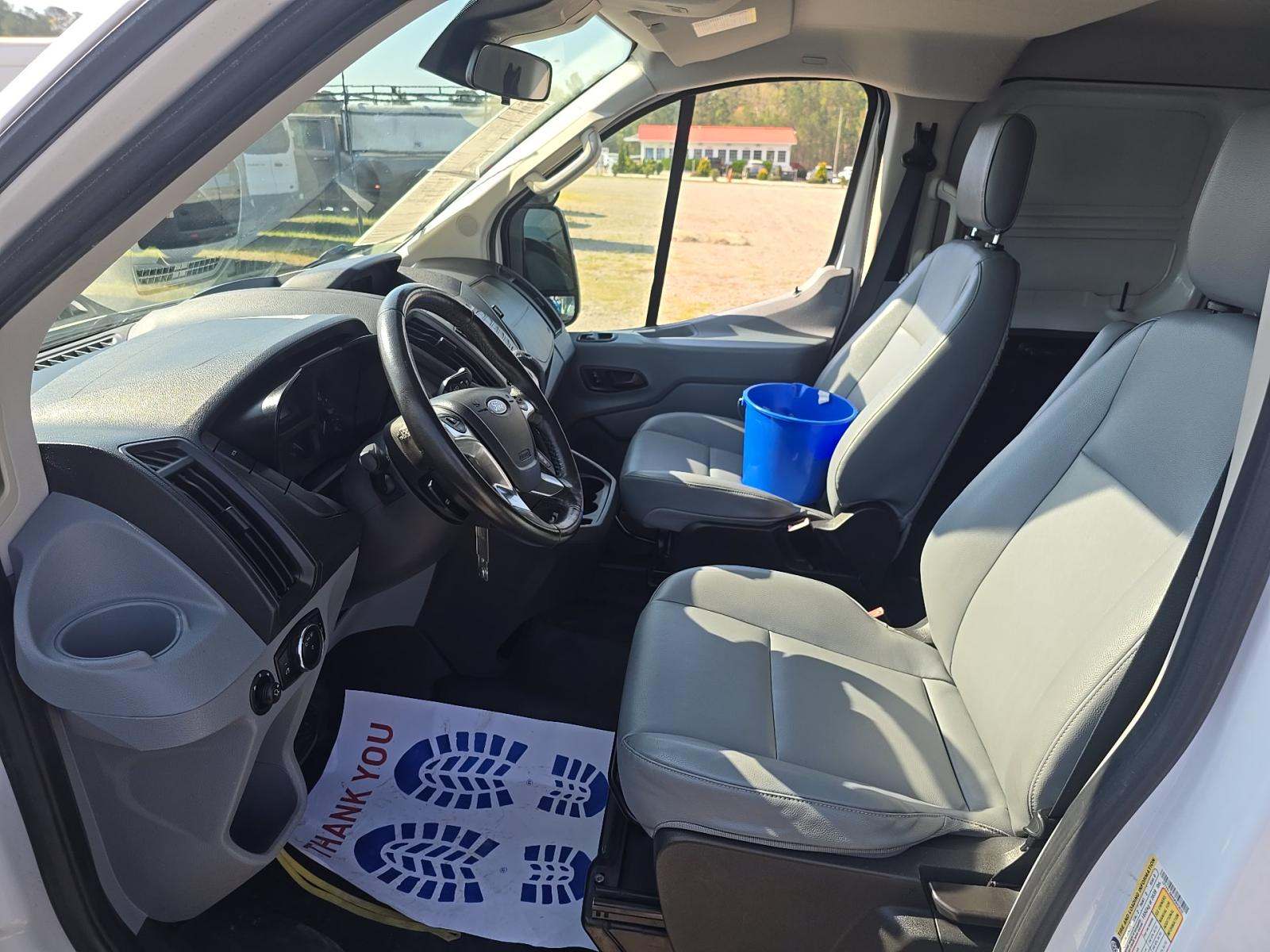 FORD TRANSIT 150 - 6