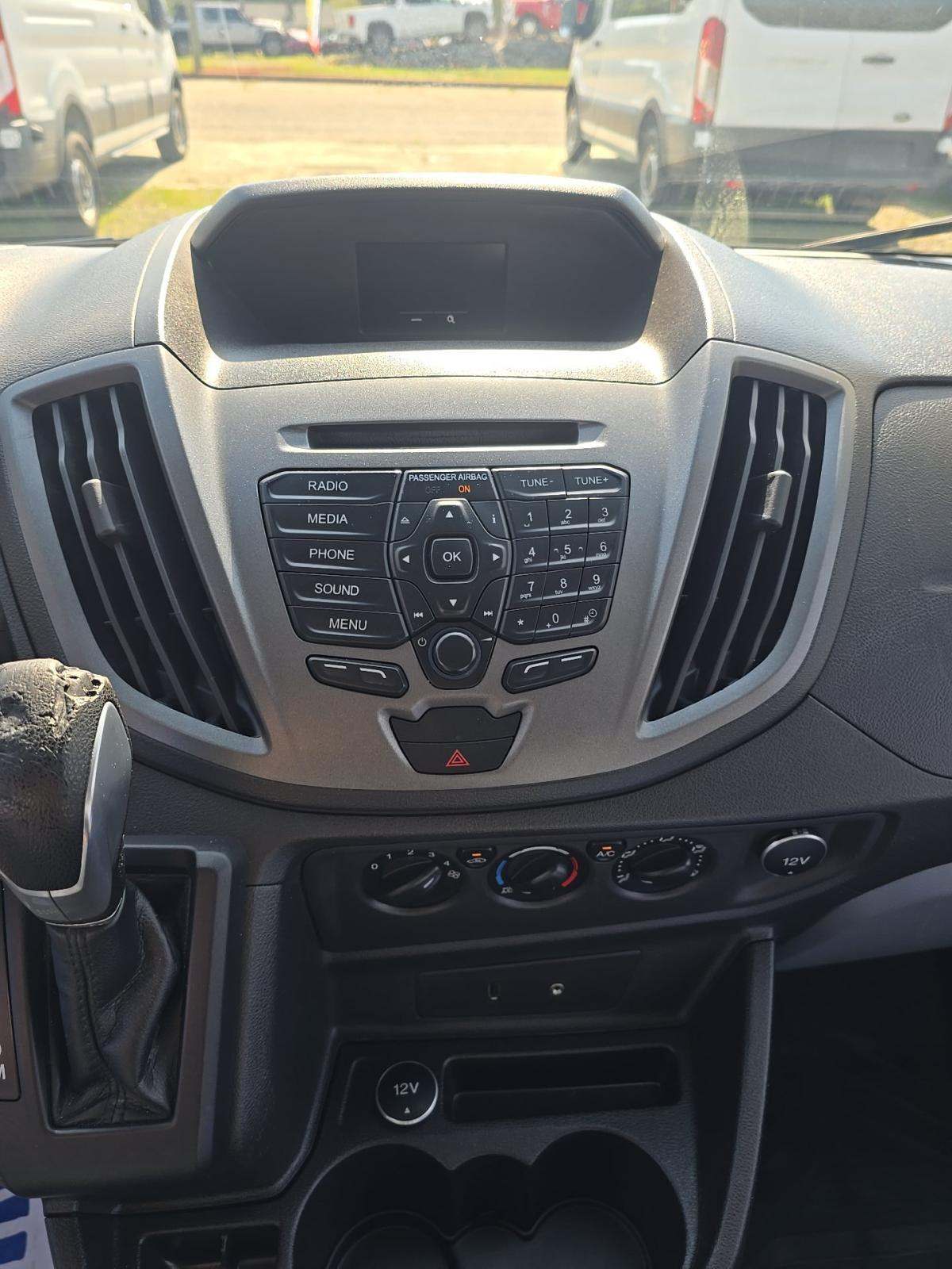FORD TRANSIT 150 - 10
