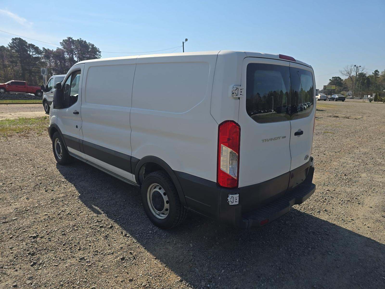 FORD TRANSIT 150 - 2