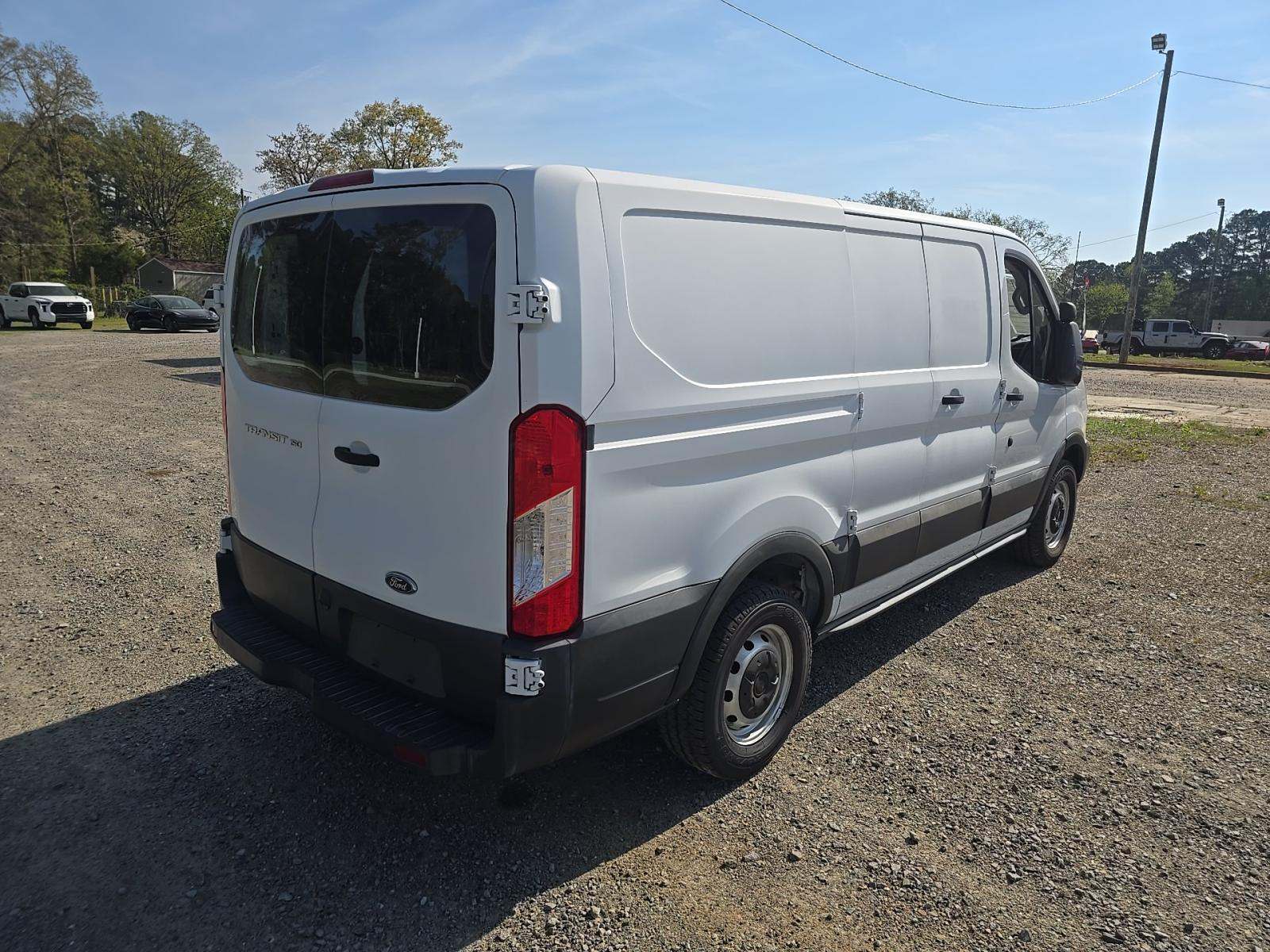 FORD TRANSIT 150 - 3