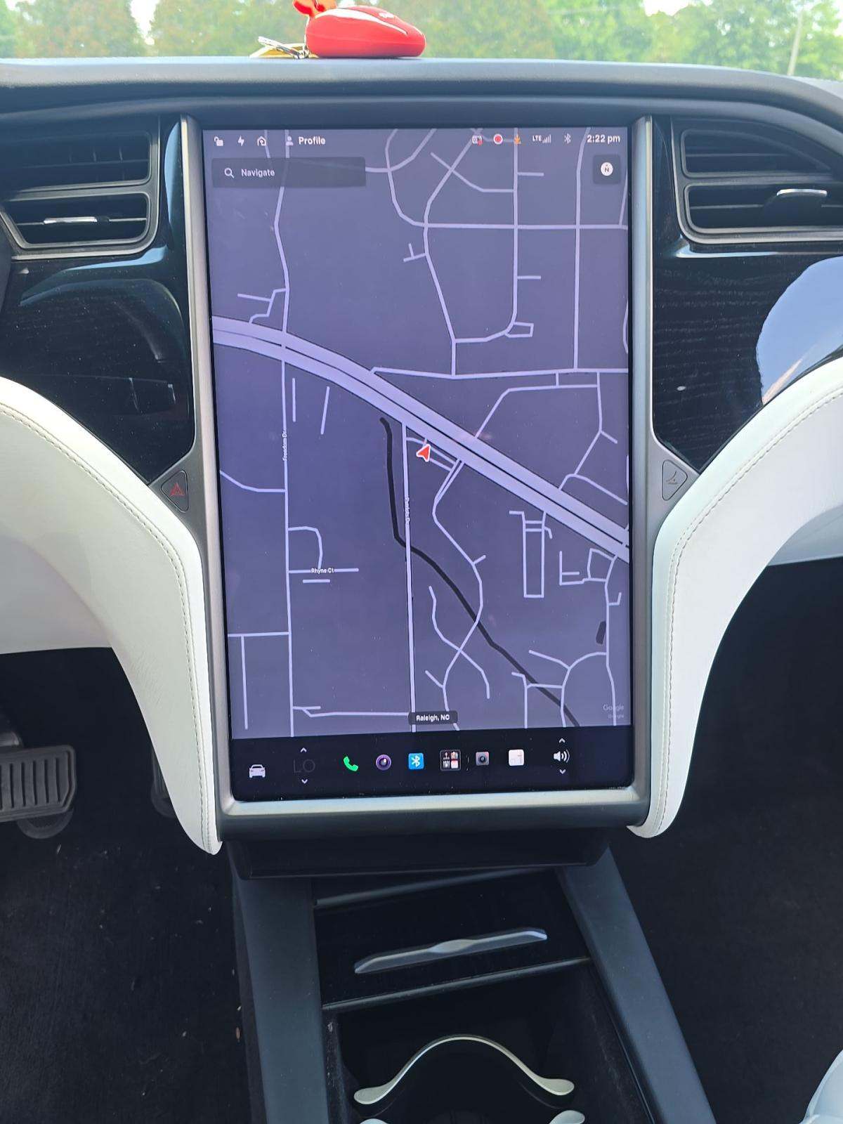 TESLA MODEL X - 10
