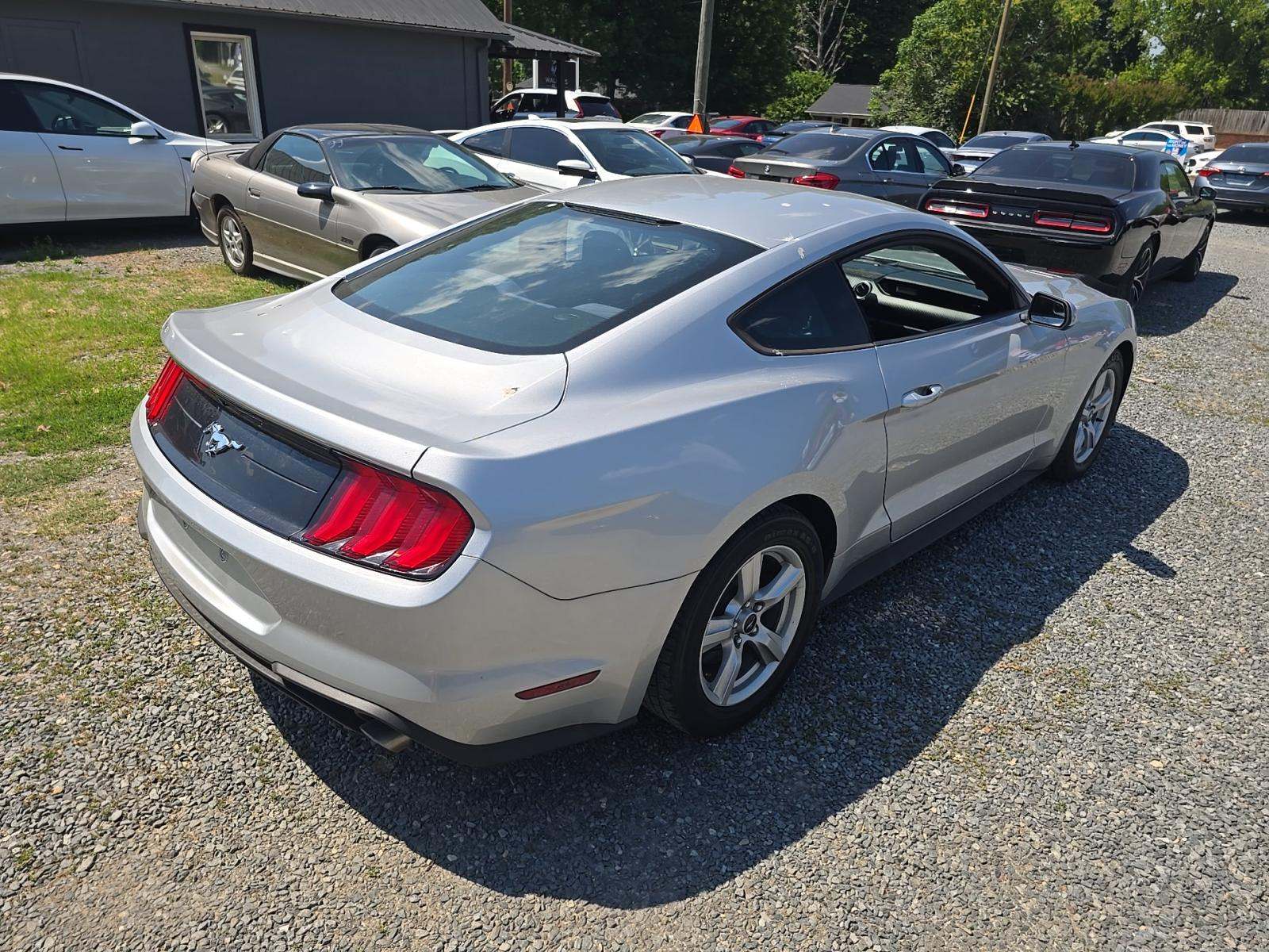 FORD MUSTANG - 3