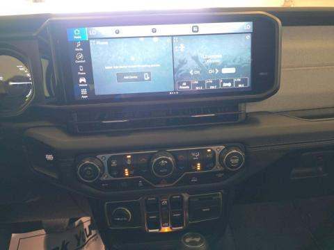 JEEP 4XE SAHARA - 10