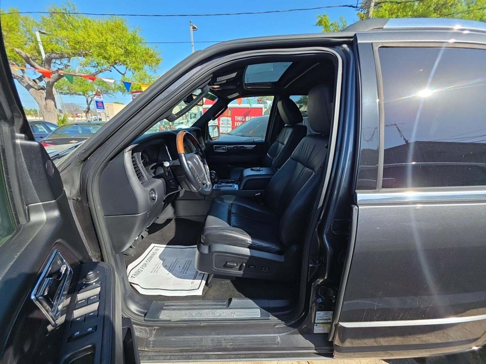 2017 Lincoln Navigator Reserve RWD