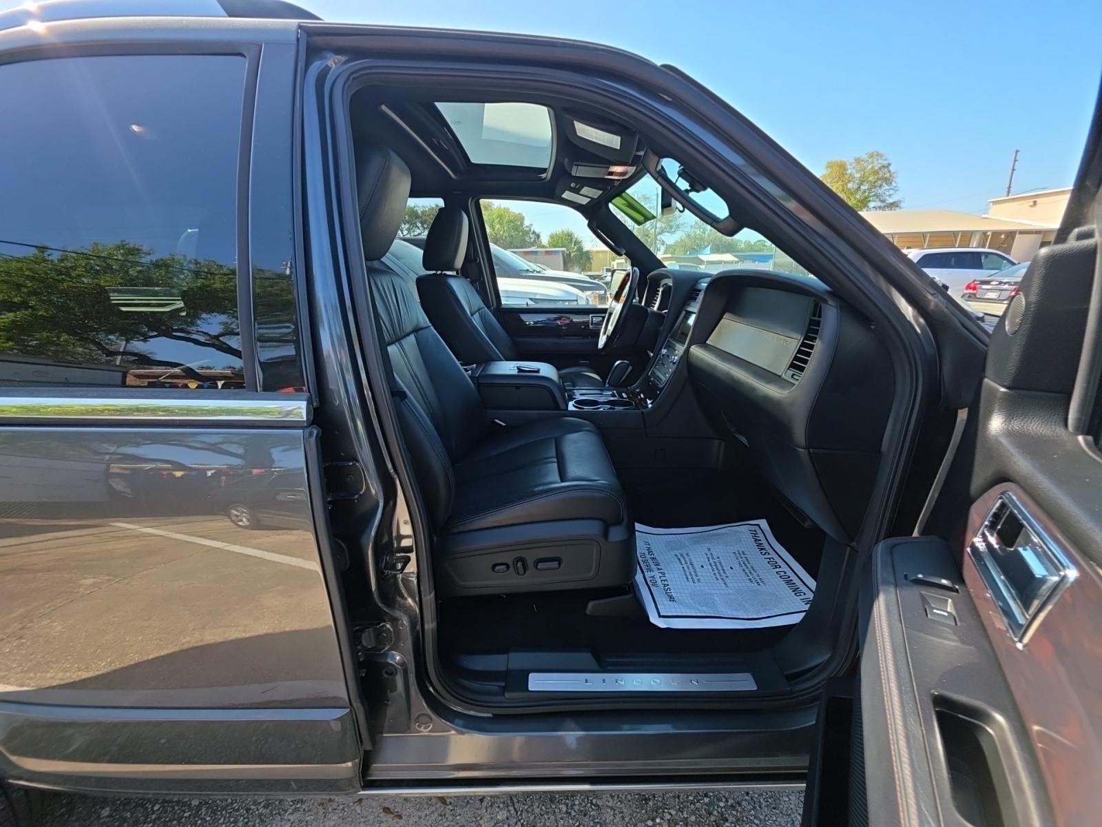 2017 Lincoln Navigator Reserve RWD