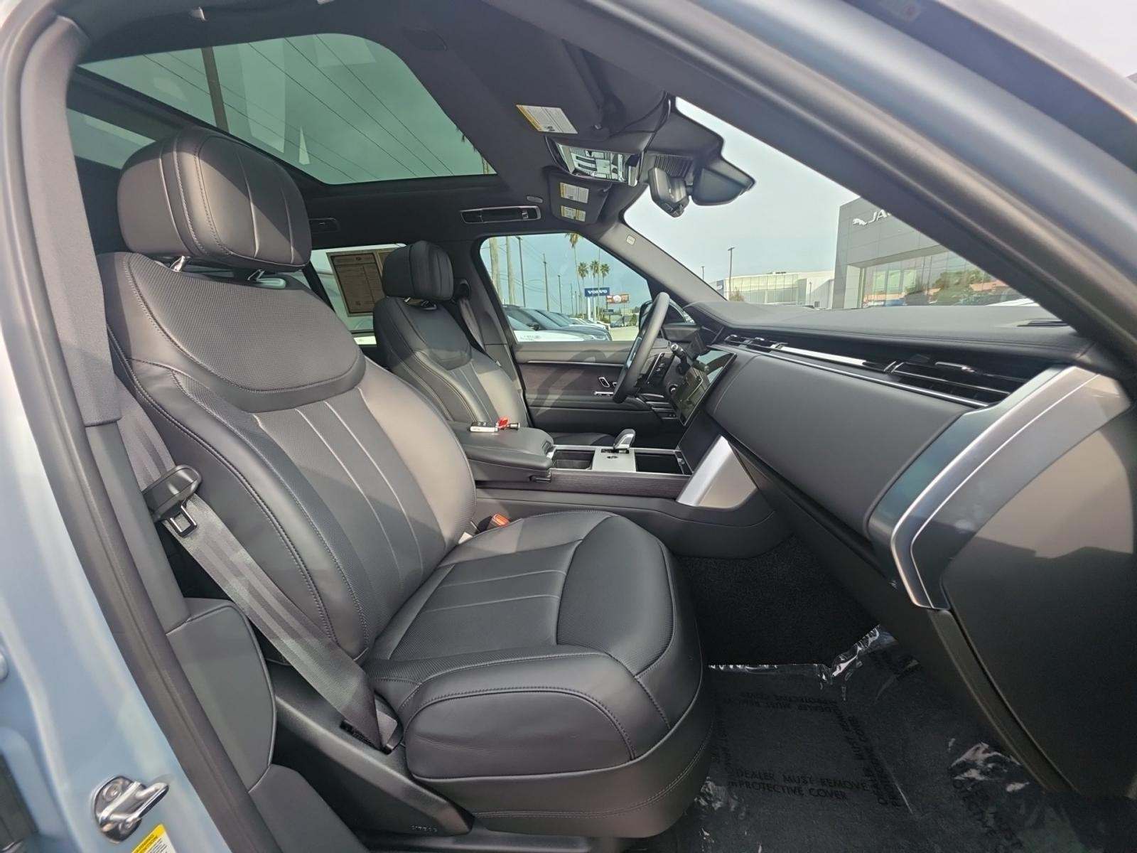 2025 Land Rover Range Rover SE AWD