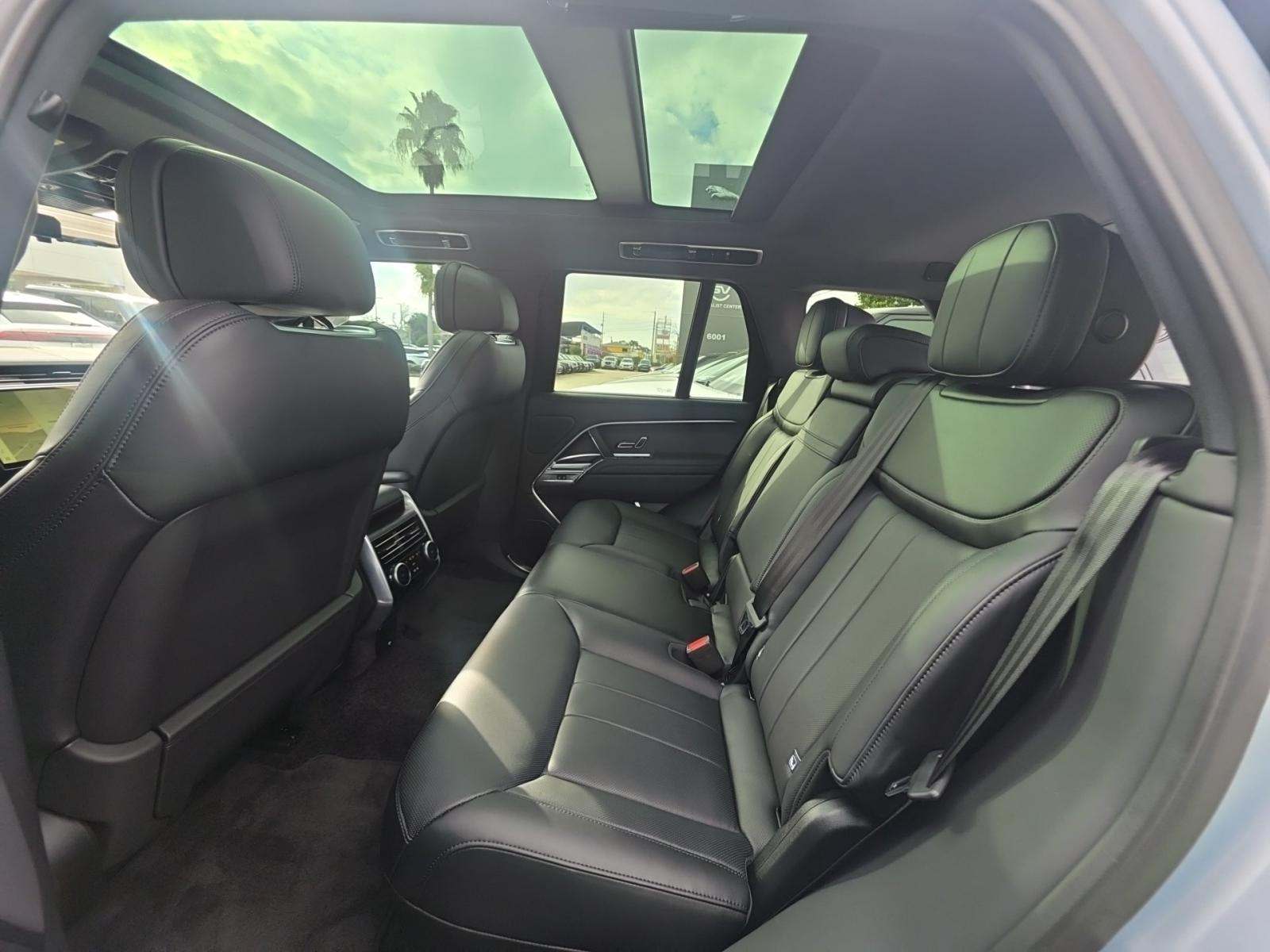 2025 Land Rover Range Rover SE AWD