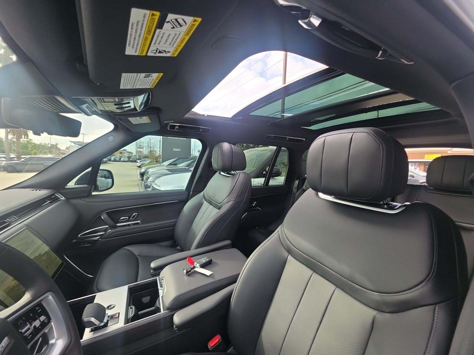 2025 Land Rover Range Rover SE AWD