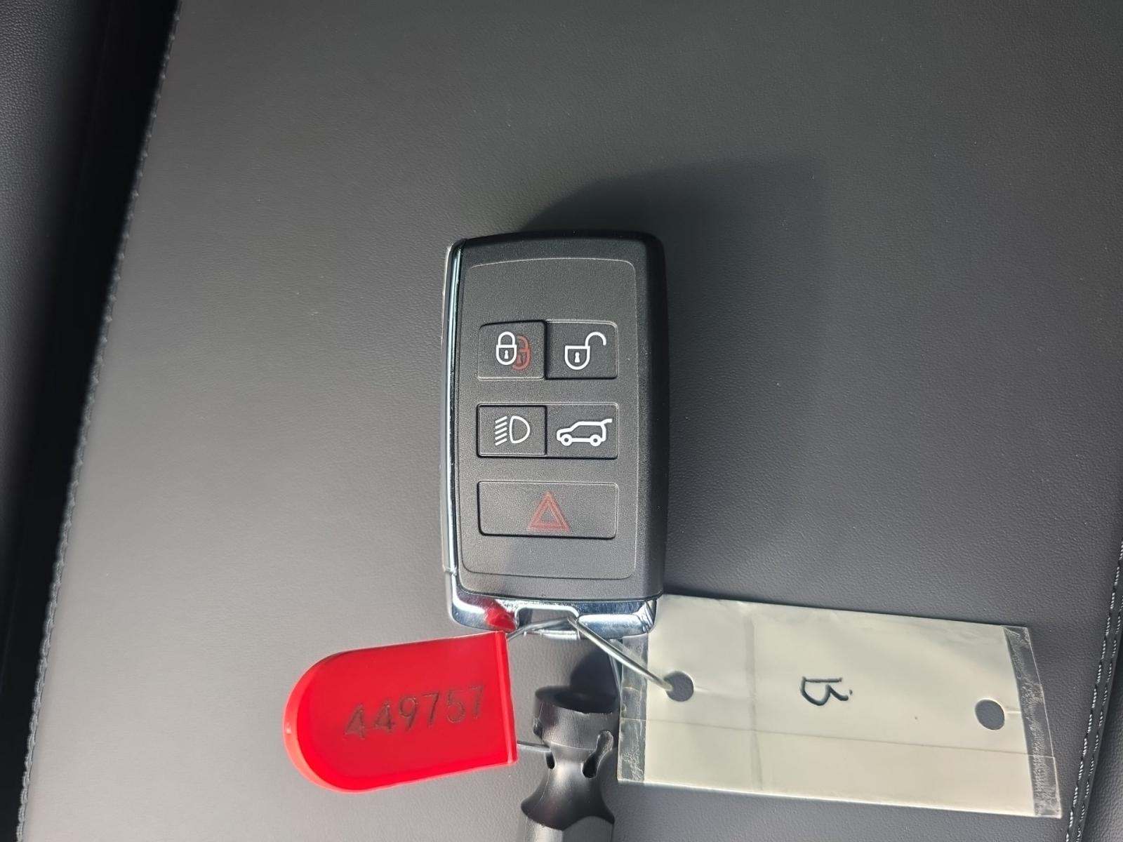 2025 Land Rover Range Rover SE AWD