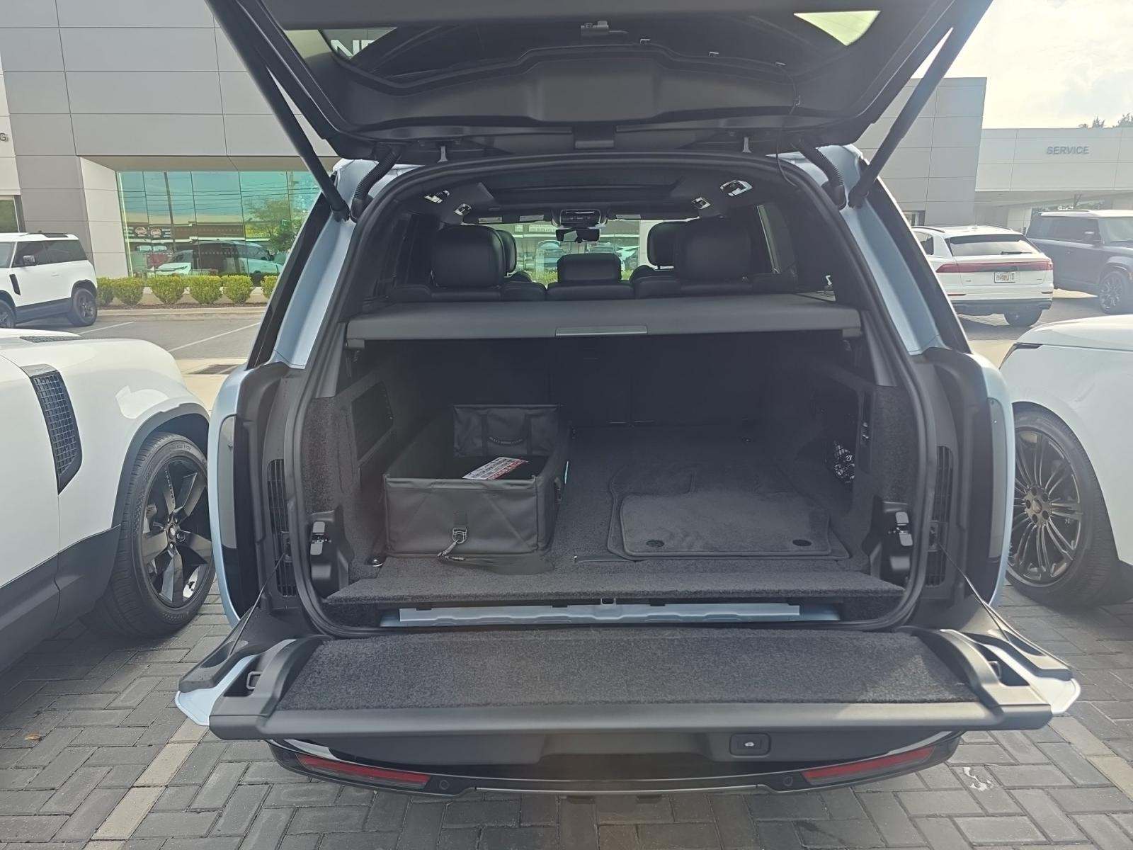 2025 Land Rover Range Rover SE AWD