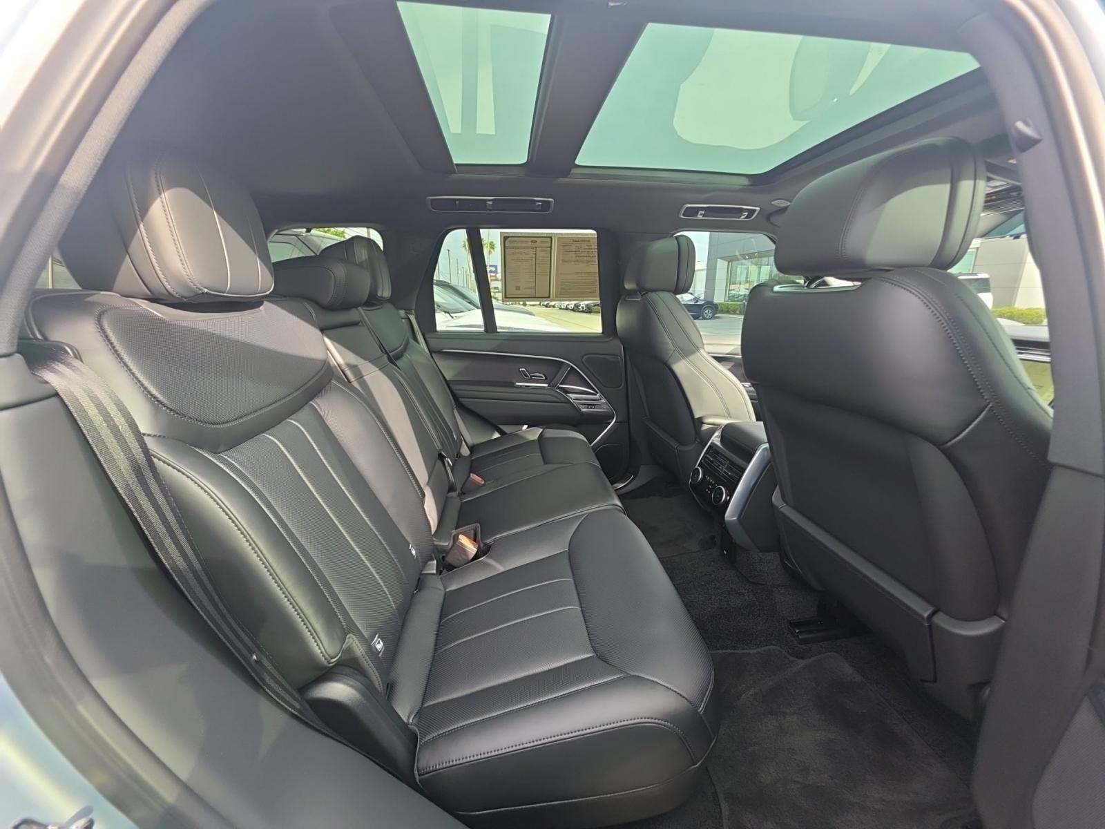 2025 Land Rover Range Rover SE AWD