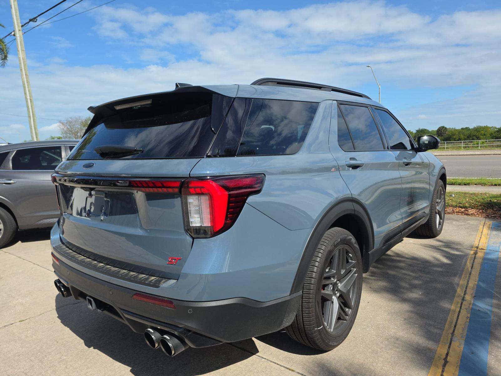 FORD EXPLORER - 3
