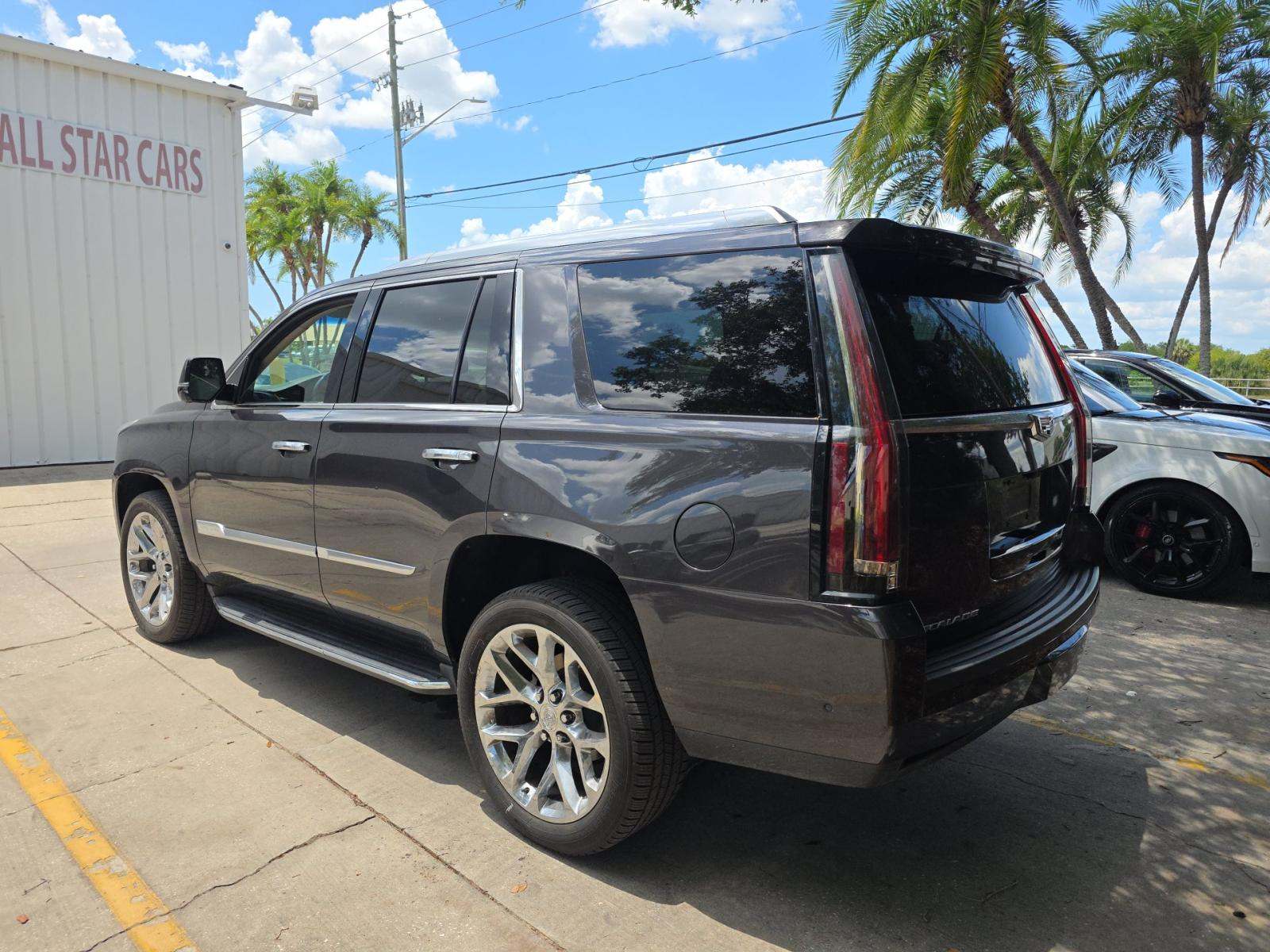 2018 Cadillac Escalade Luxury RWD