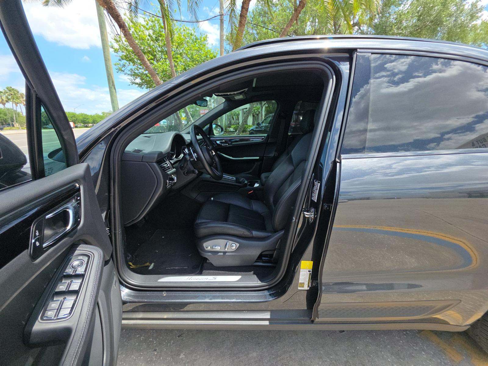 2022 Porsche Macan S AWD