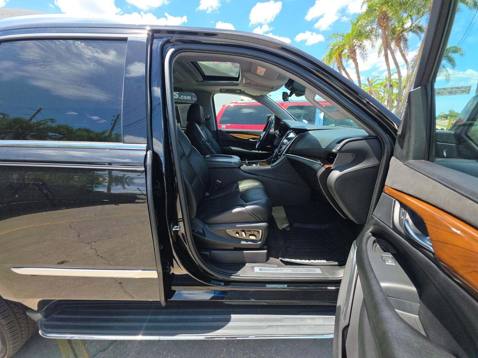 2020 Cadillac Escalade Luxury RWD