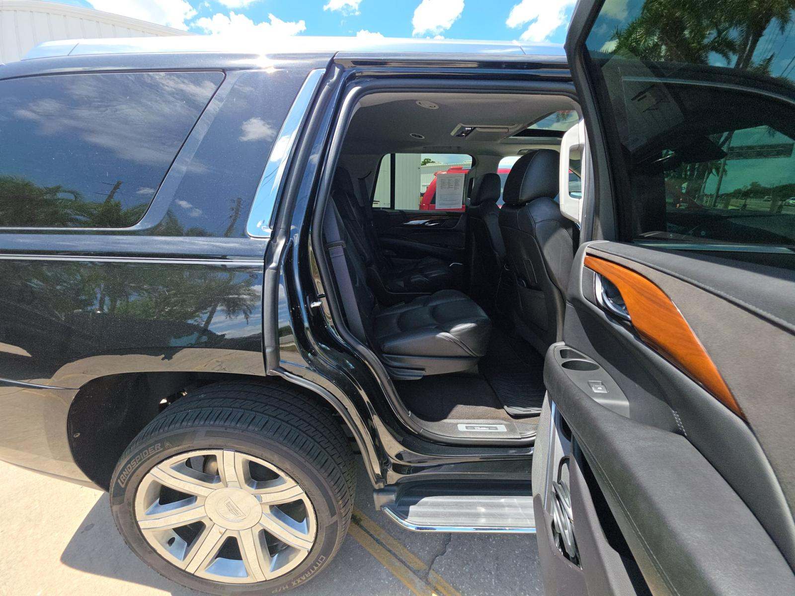 2020 Cadillac Escalade Luxury RWD