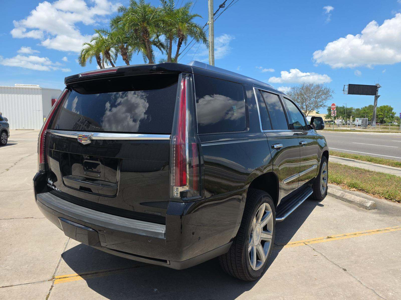 2020 Cadillac Escalade Luxury RWD