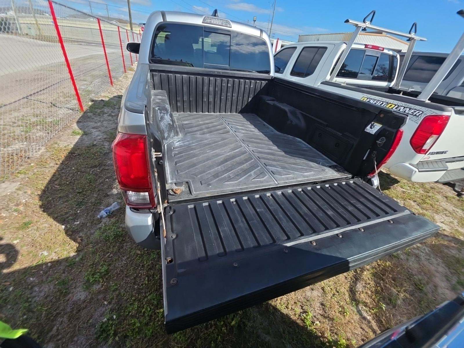 2022 Toyota Tacoma SR5 RWD