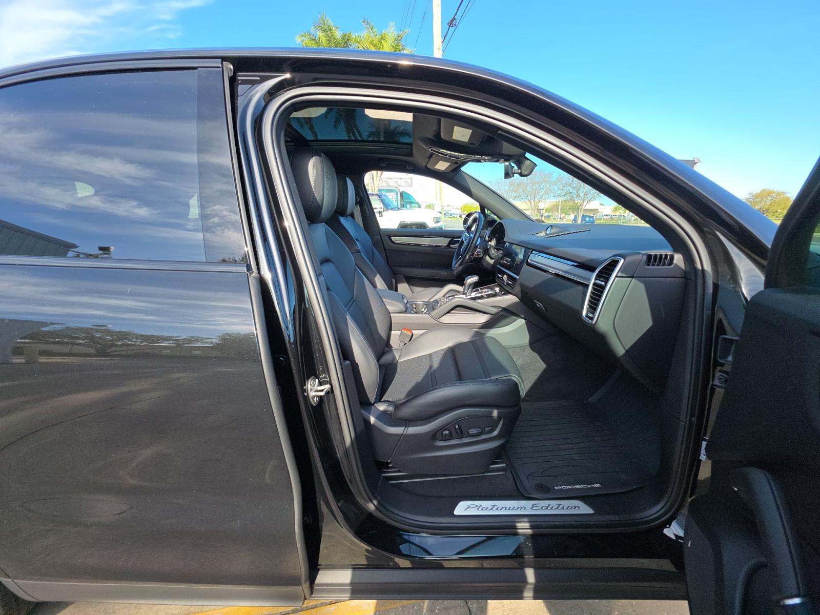 2023 Porsche Cayenne Platinum Edition AWD