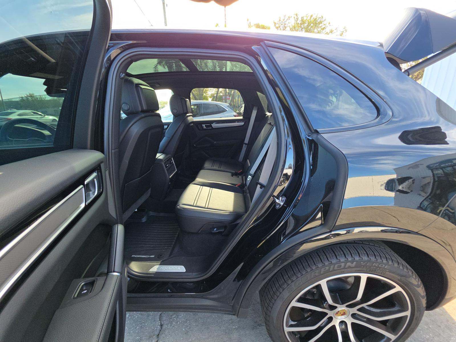 2023 Porsche Cayenne Platinum Edition AWD