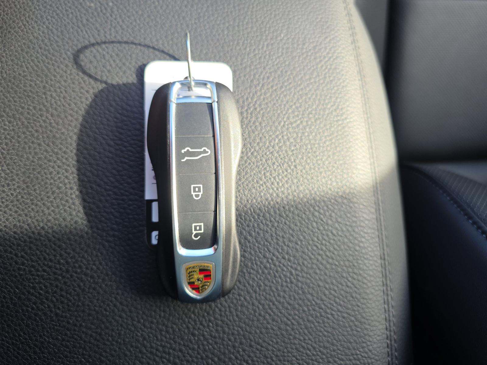 2023 Porsche Cayenne Platinum Edition AWD