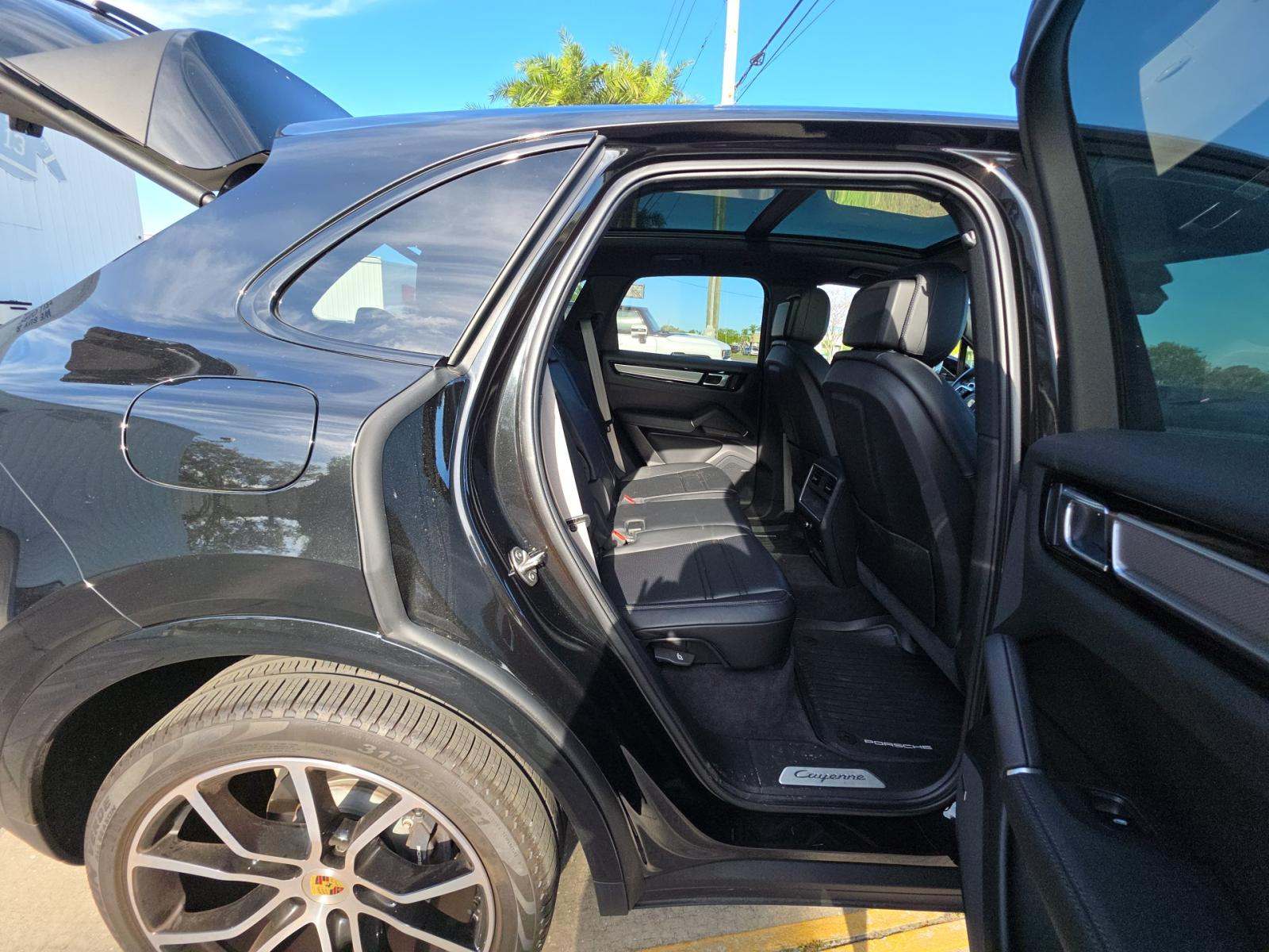 2023 Porsche Cayenne Platinum Edition AWD