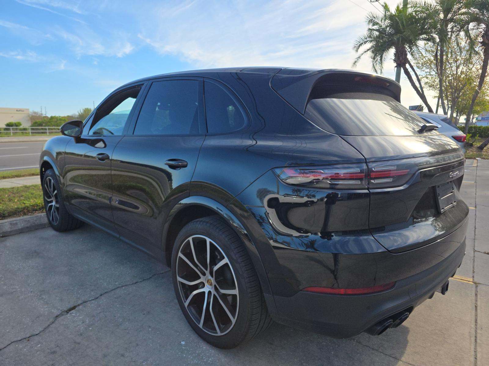 2023 Porsche Cayenne Platinum Edition AWD