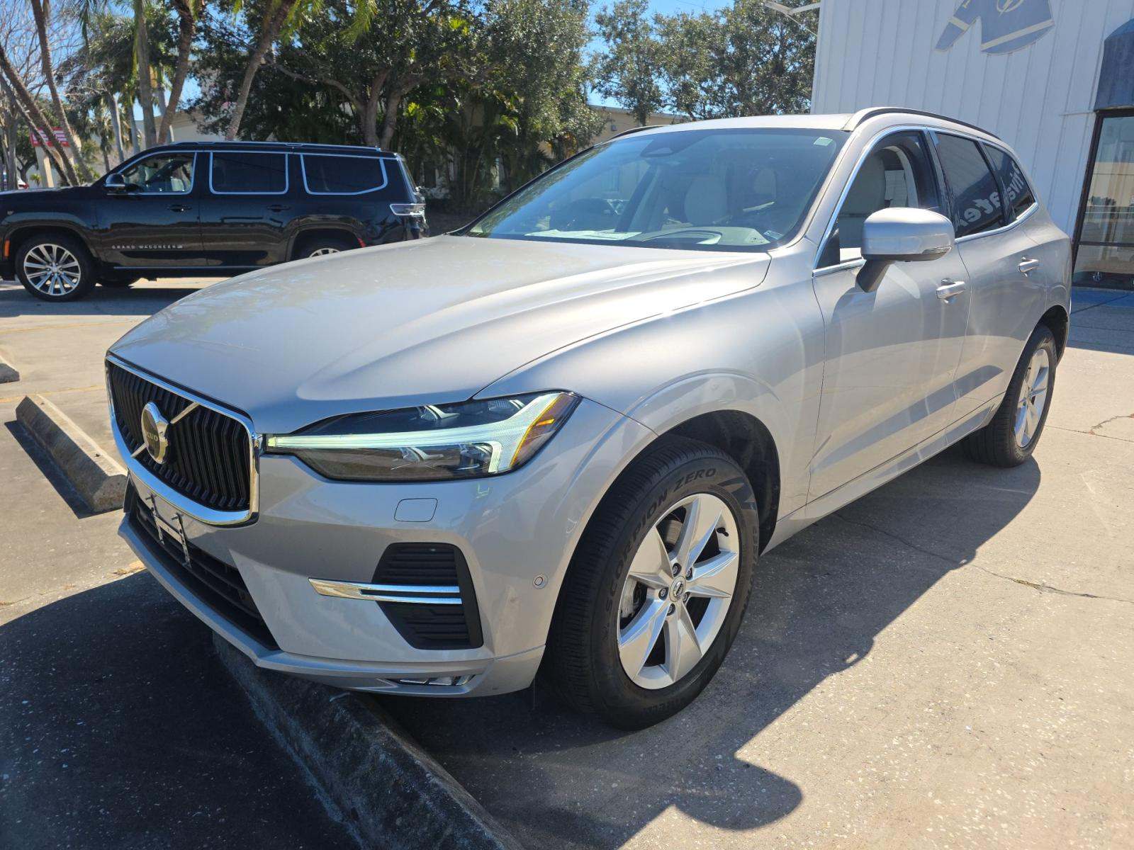 2022 Volvo XC60 B5 Momentum FWD