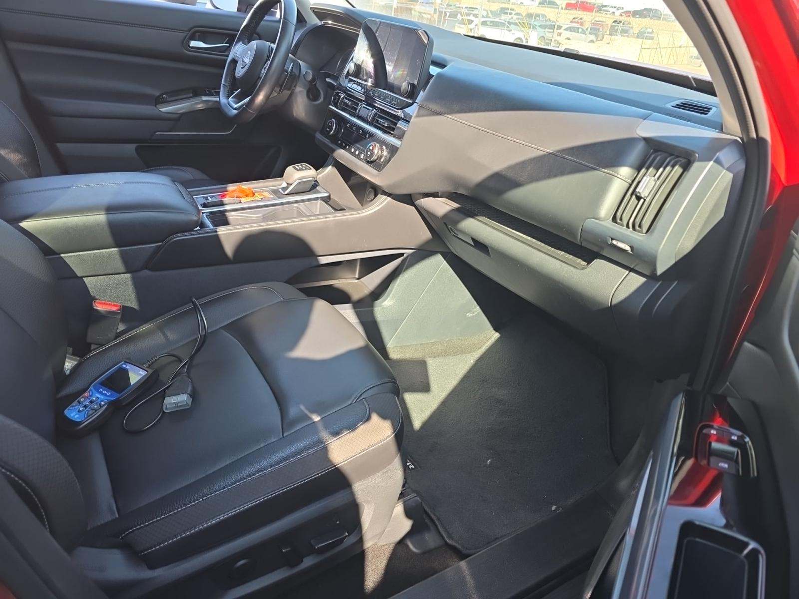 2025 Nissan Pathfinder SL FWD