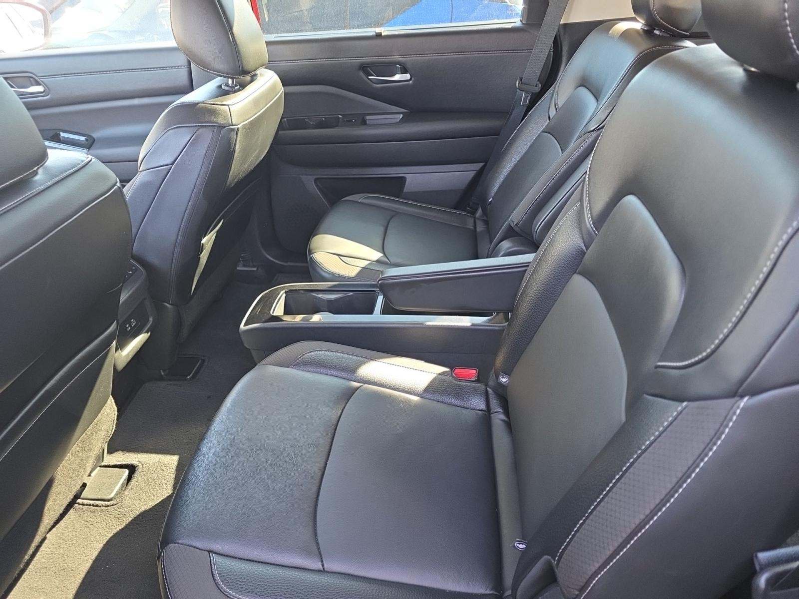 2025 Nissan Pathfinder SL FWD