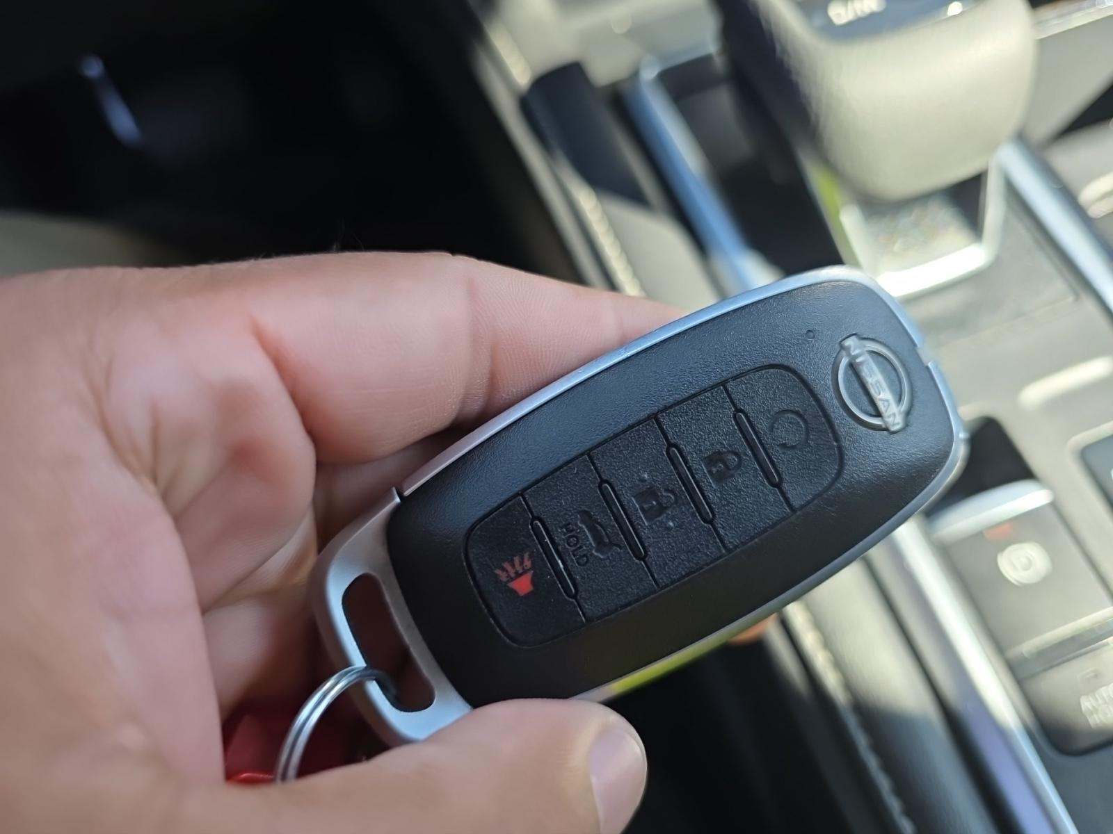 2025 Nissan Pathfinder SL FWD