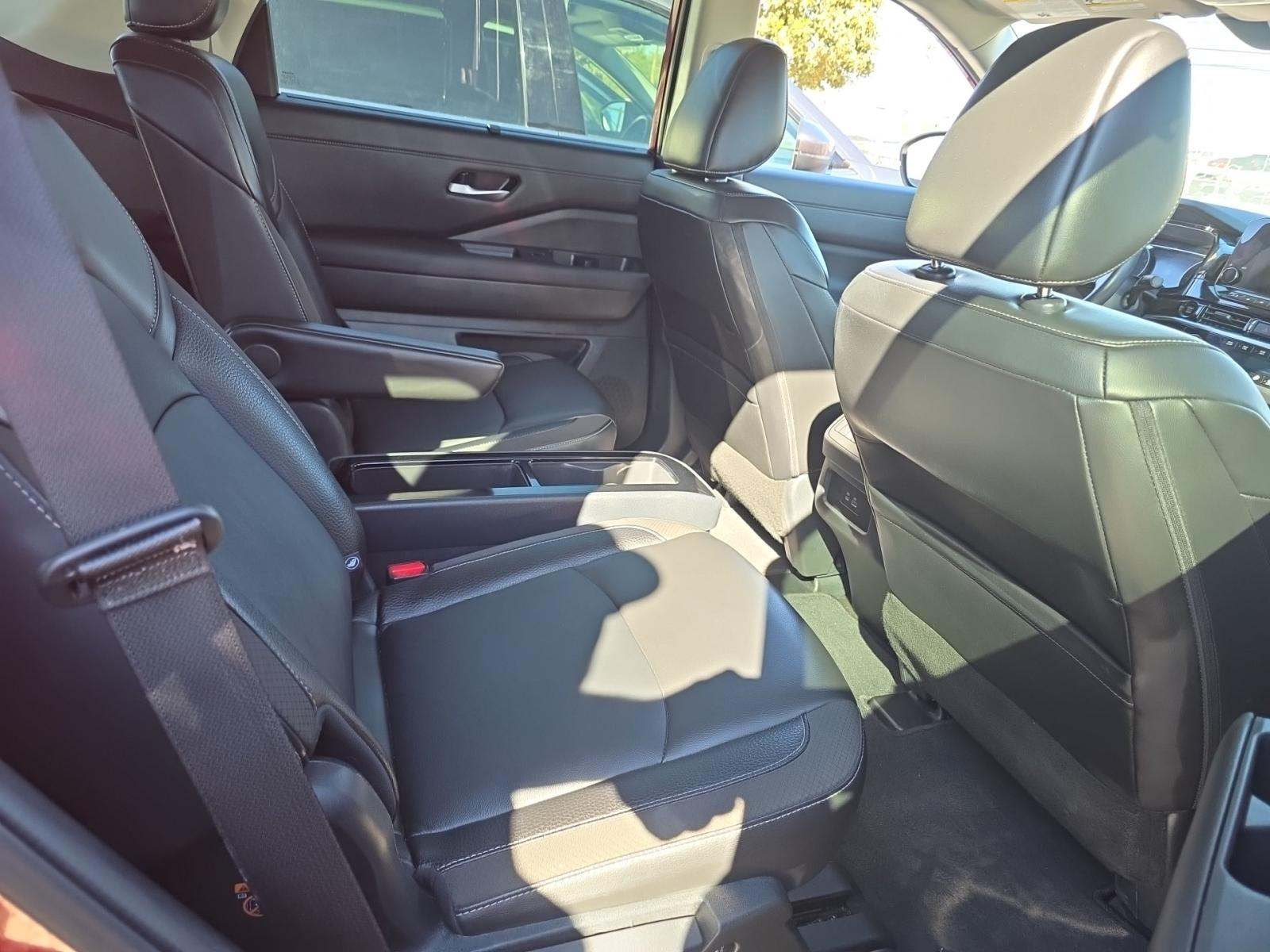 2025 Nissan Pathfinder SL FWD