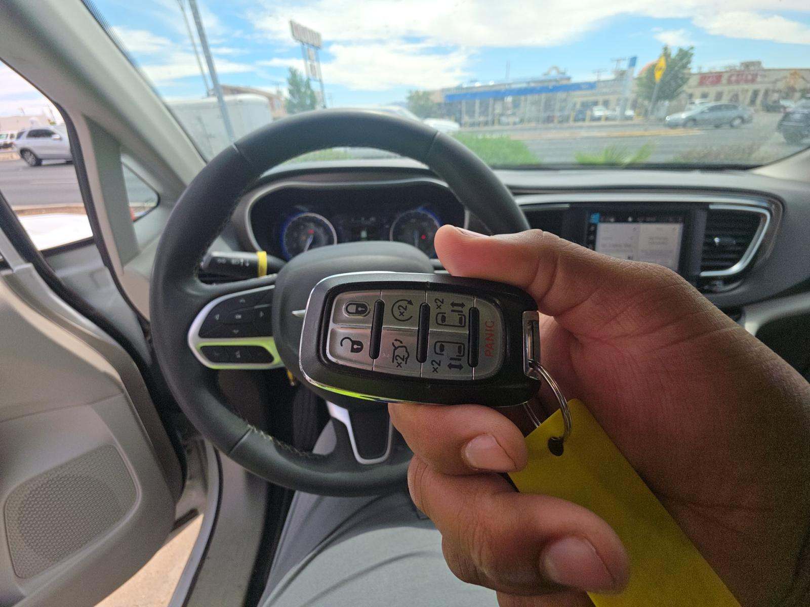 CHRYSLER VOYAGER - 8
