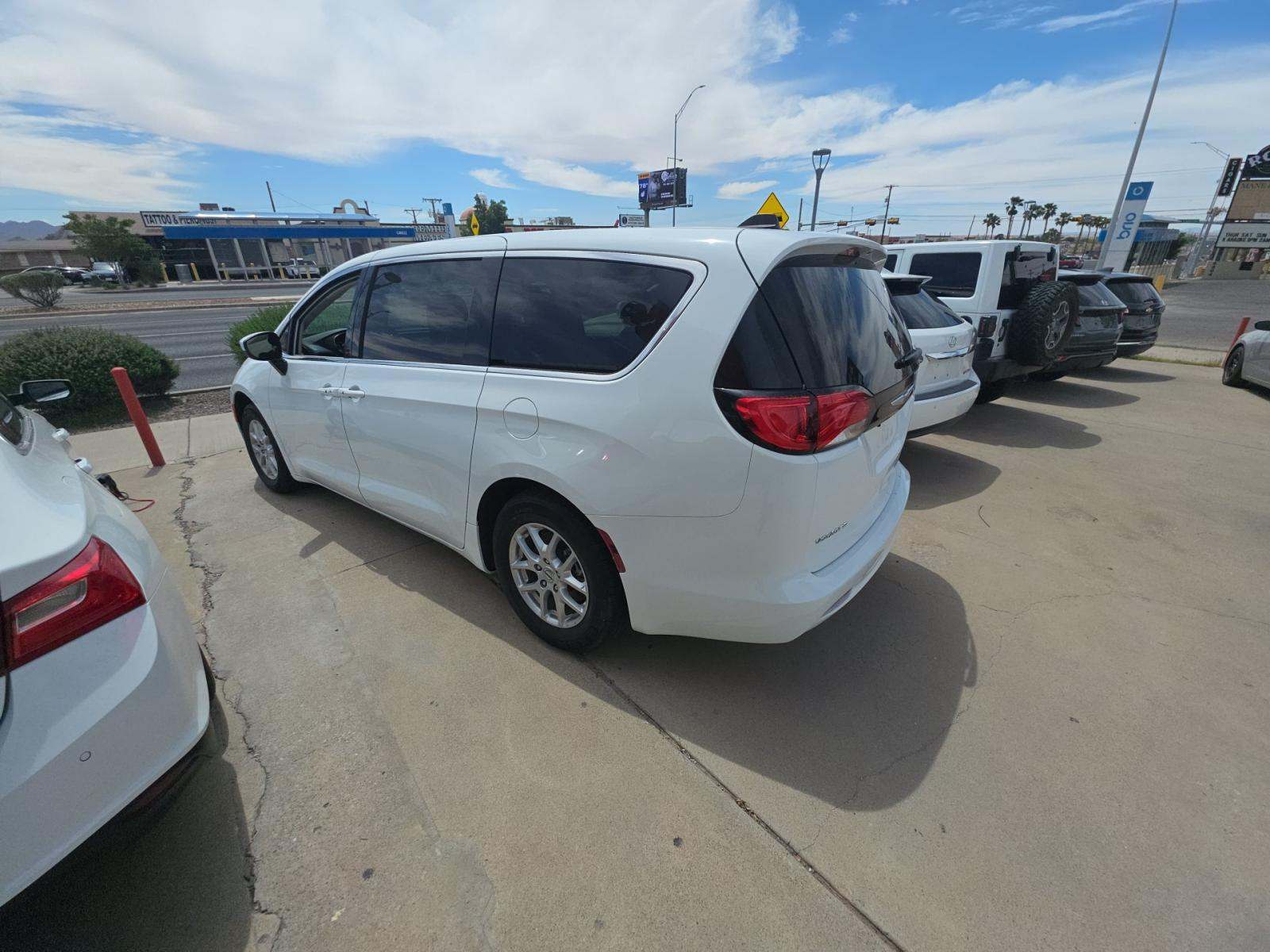CHRYSLER VOYAGER - 2