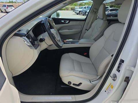 2022 Volvo XC60 B5 Momentum AWD