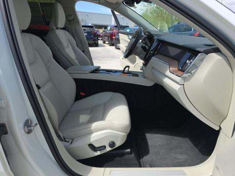 2022 Volvo XC60 B5 Momentum AWD