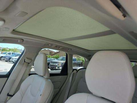 2022 Volvo XC60 B5 Momentum AWD