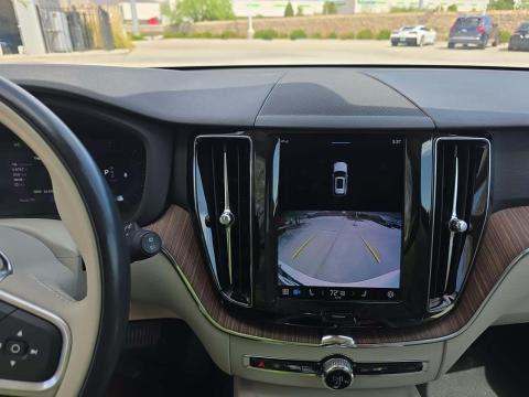 2022 Volvo XC60 B5 Momentum AWD