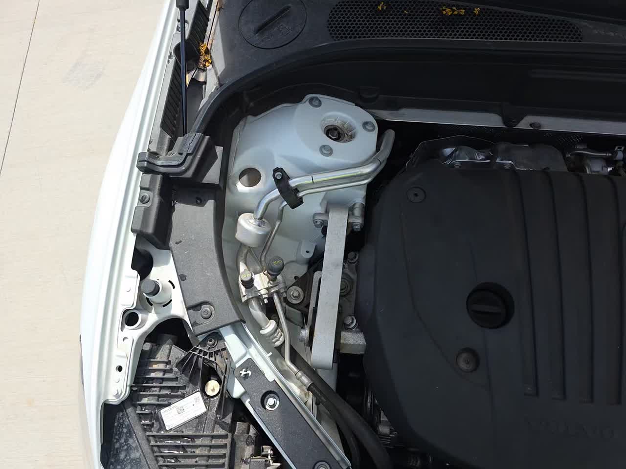2022 Volvo XC60 B5 Momentum AWD