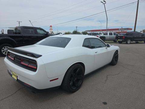 2016 Dodge Challenger SRT Hellcat RWD