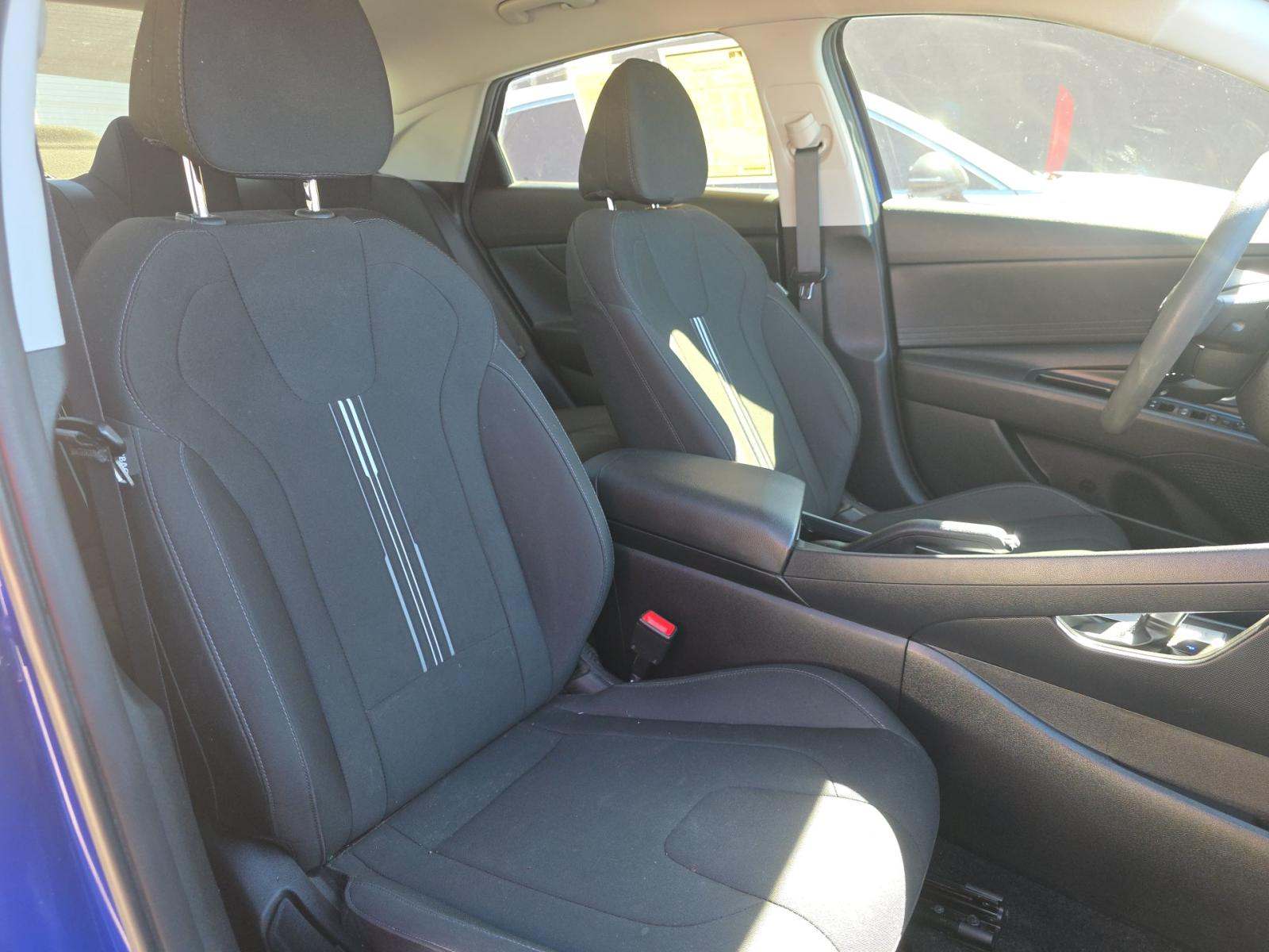 2022 Hyundai Elantra SEL FWD