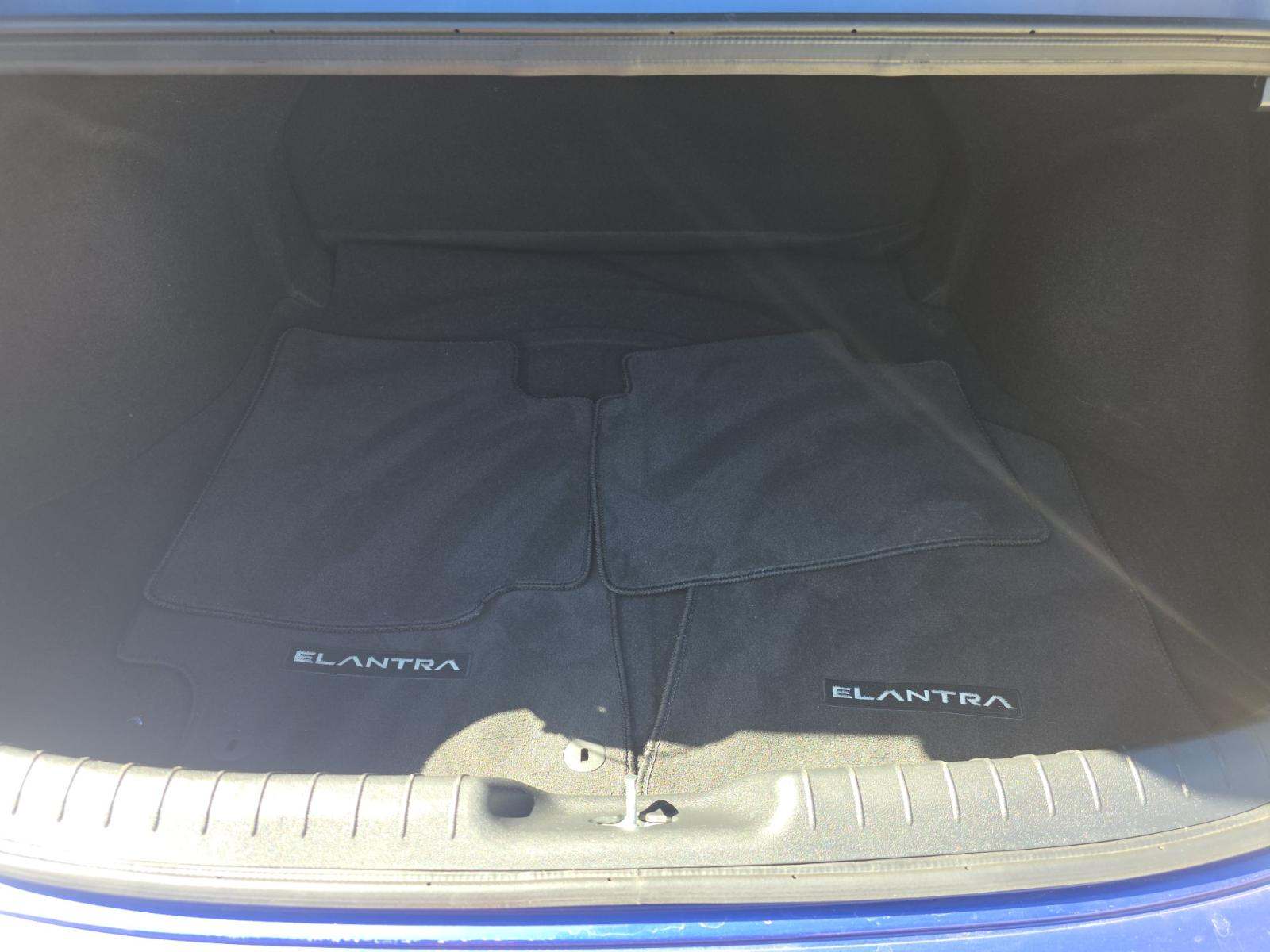 2022 Hyundai Elantra SEL FWD