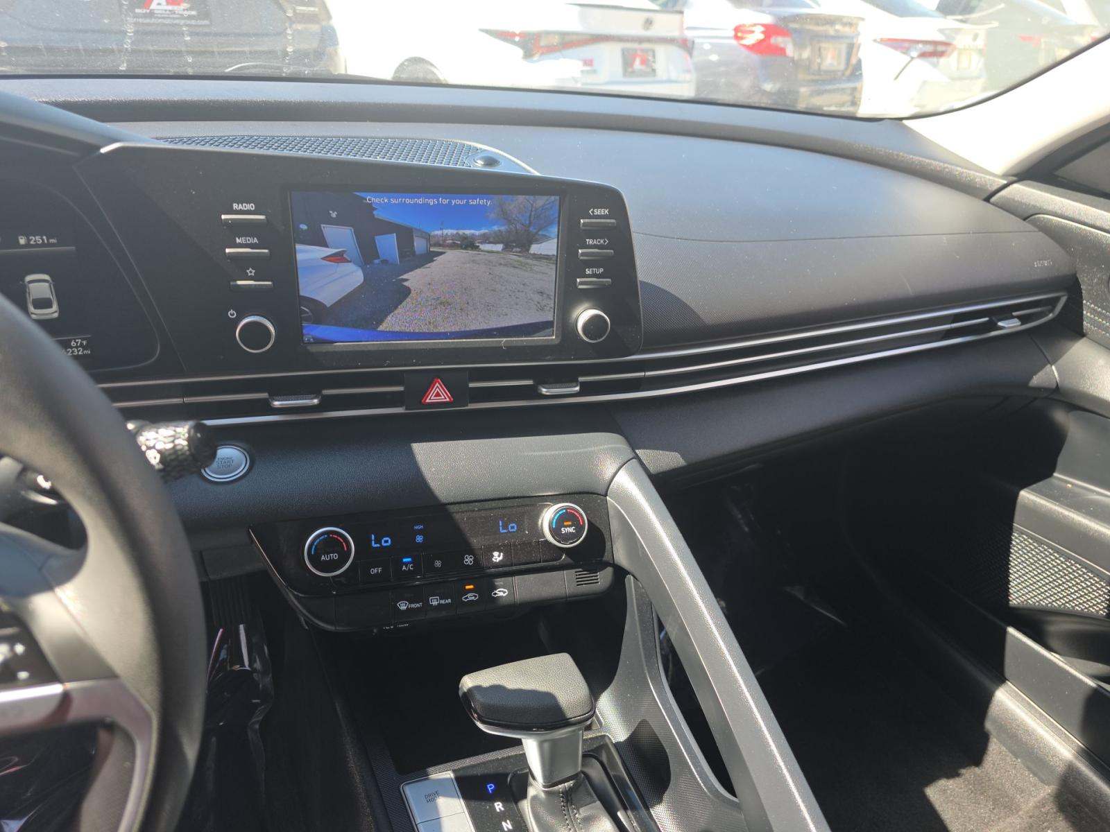 2022 Hyundai Elantra SEL FWD