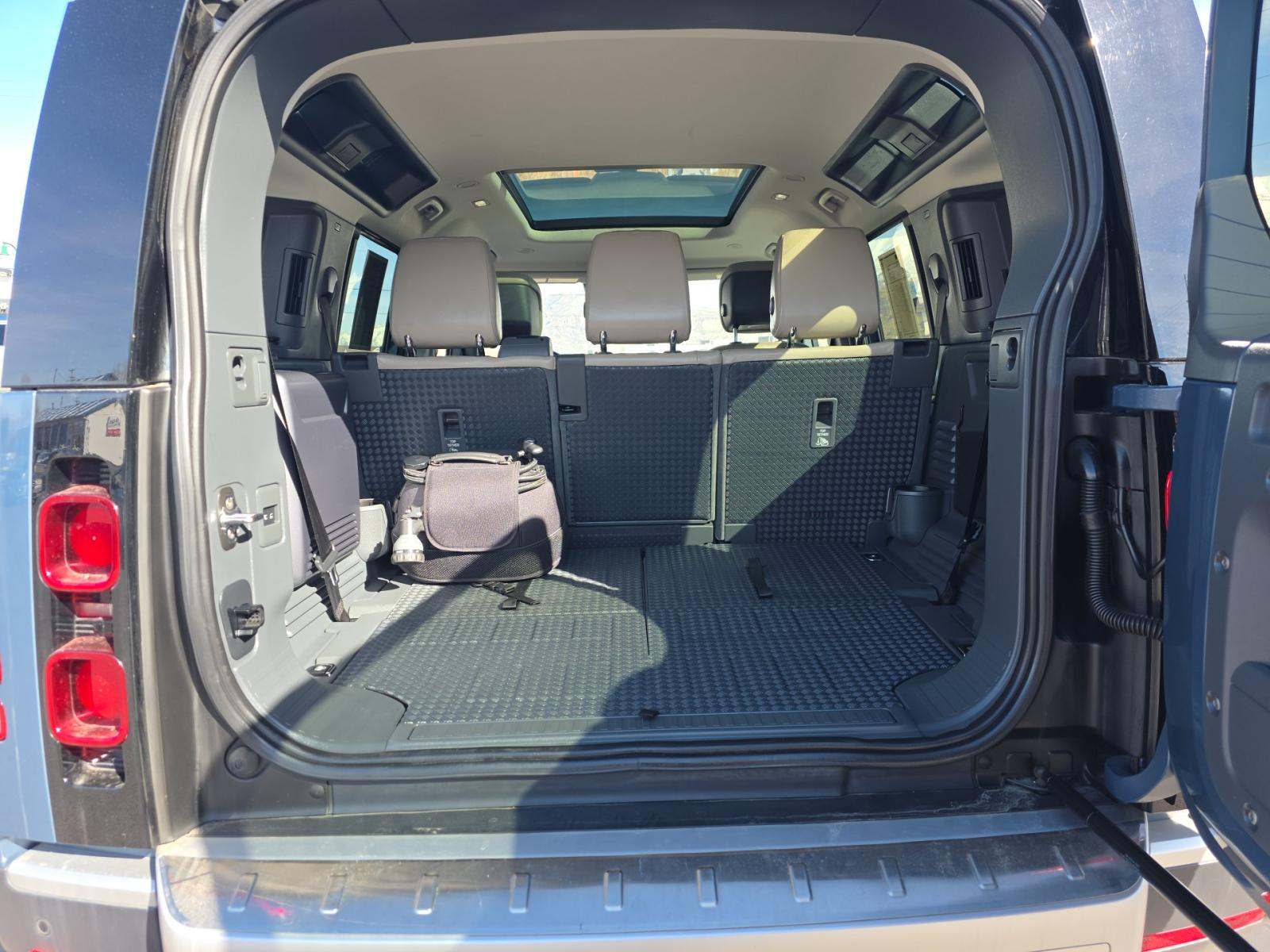 2020 Land Rover Defender 110 SE AWD