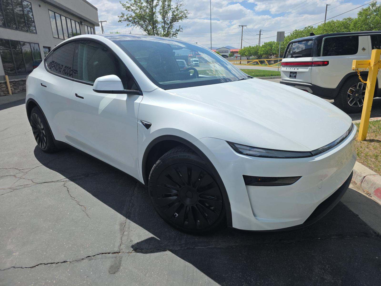 TESLA MODEL Y - 4