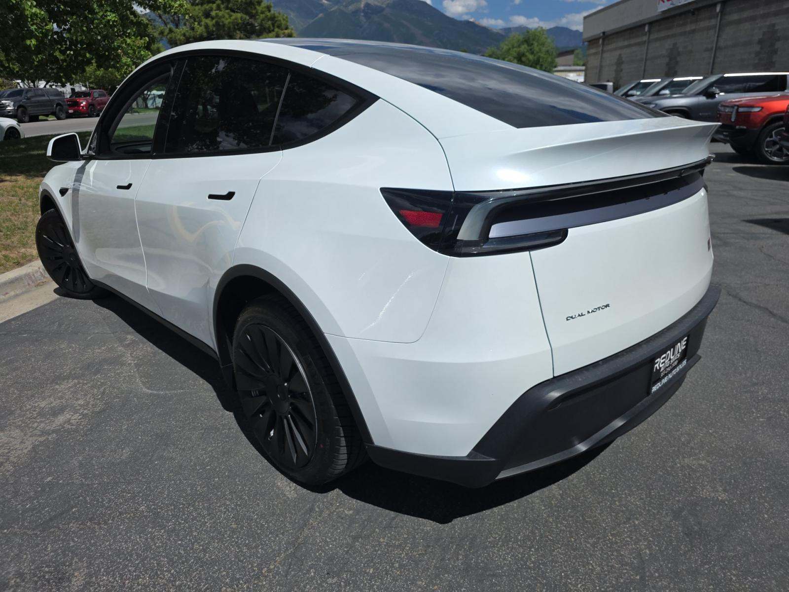 TESLA MODEL Y - 2