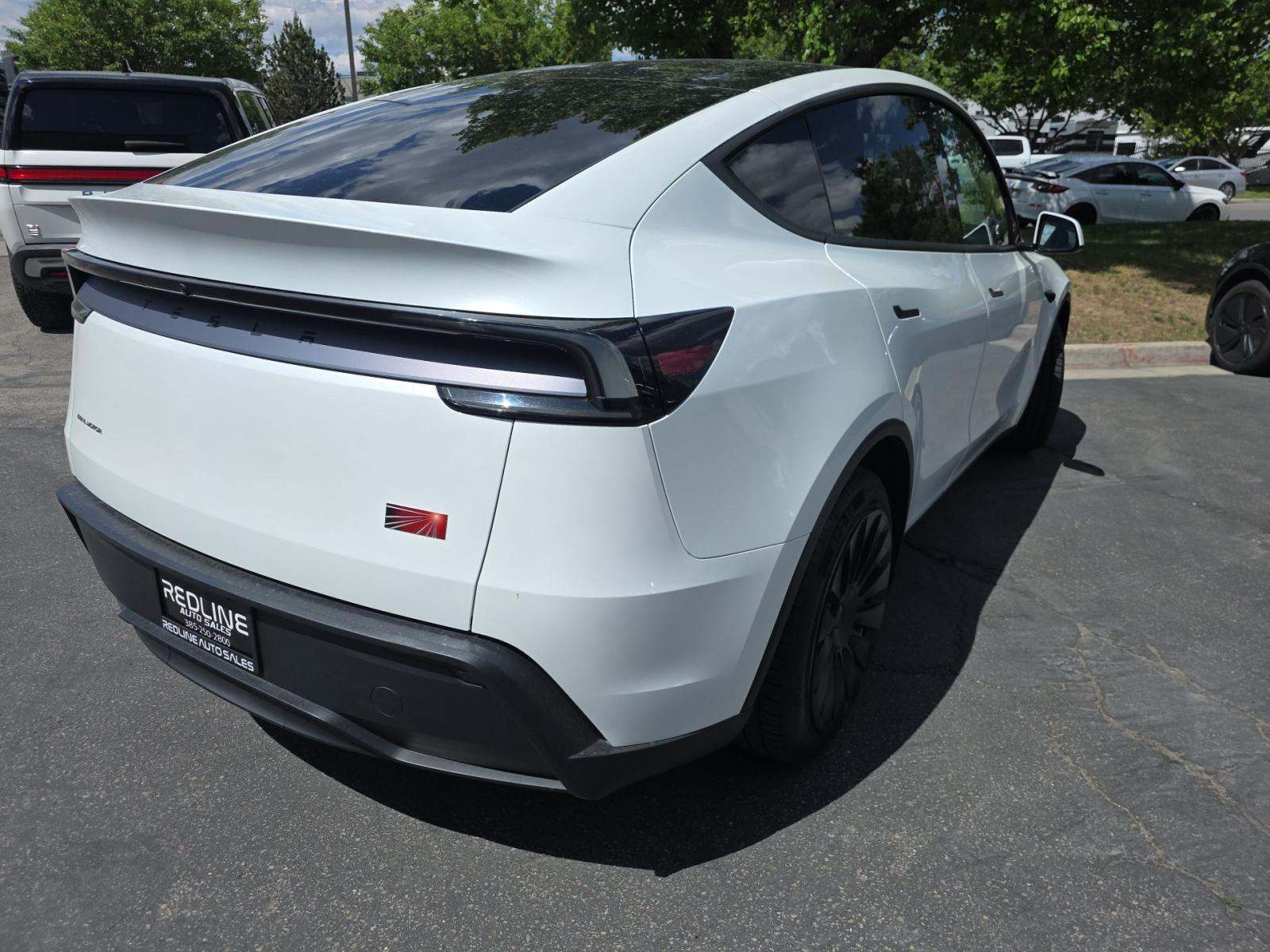 TESLA MODEL Y - 3